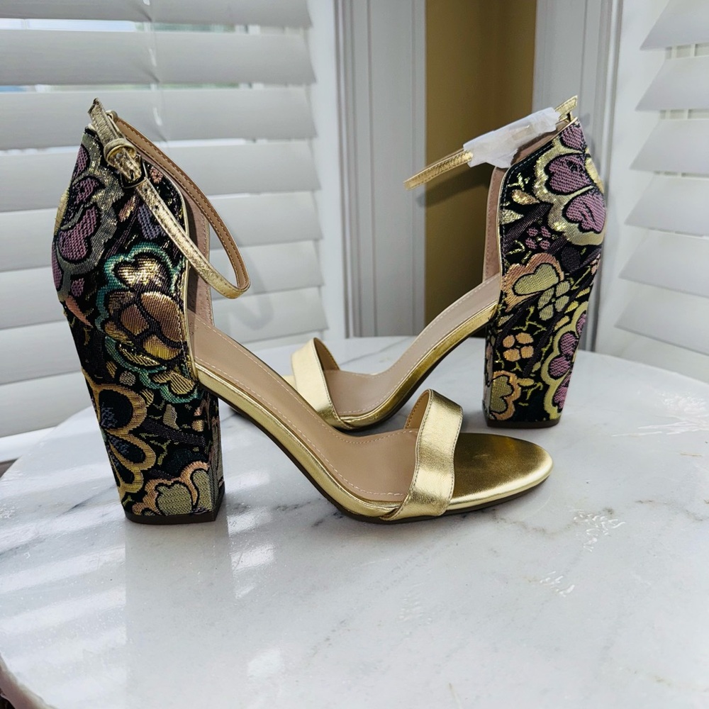 Guess Bambam Gold and Black Floral Tapestry Heels Size 9